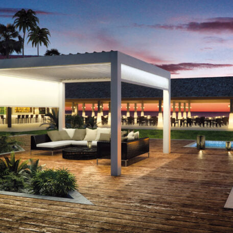 Moderne Terrasse mit Lounge-Möbeln, Pool und stilvoller Beleuchtung bei Sonnenuntergang. HANSEL.kraus metalltechnik gmbh