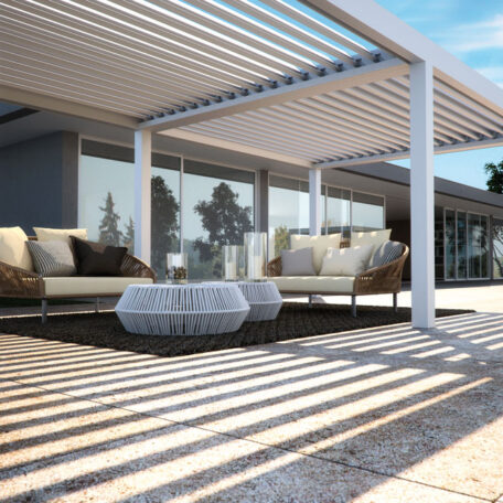 Moderne Terrasse mit Loungemöbeln unter einer weißen Pergola vor einem Glasgebäude. HANSEL.kraus metalltechnik gmbh