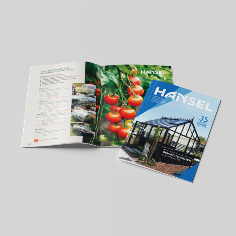 Zwei Gartenkataloge mit Tomatenfoto und Gewächshaus auf dem Cover, neutraler Hintergrund. HANSEL.kraus metalltechnik gmbh
